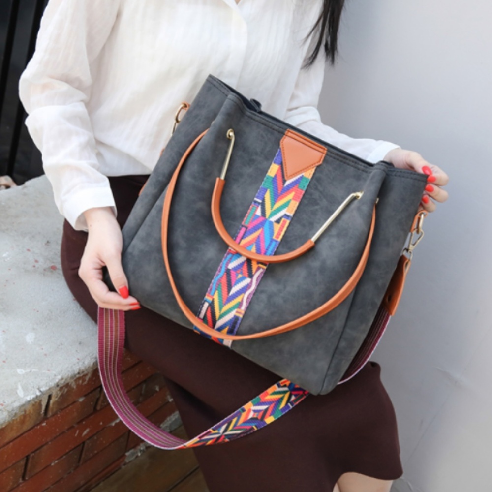 Helsinki Leather Shoulder Bag - Picture 1 of 8